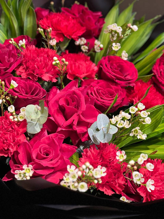 Why Fresh Flowers Still Make the Most Meaningful Gift