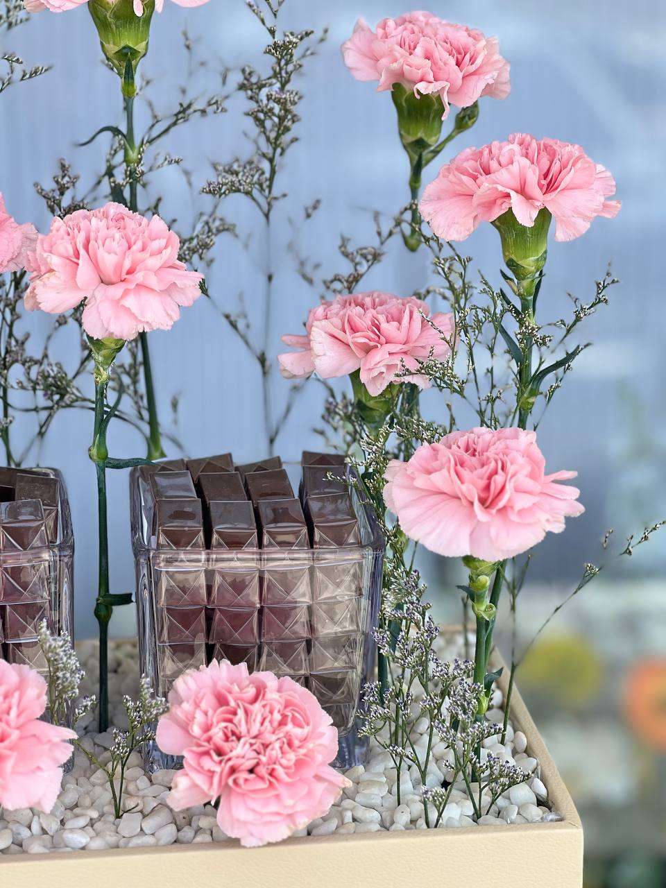 Carnation Crème